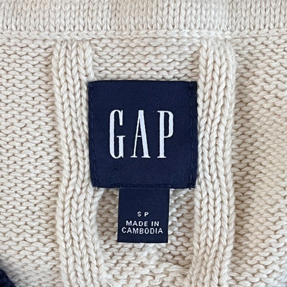 GAP Cream Cable-Knit V-Neck Sweater with Black Trim - Picture 2 of 7